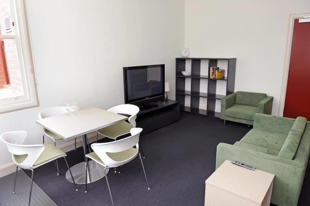 Yarra House Hostel Мелбърн Екстериор снимка